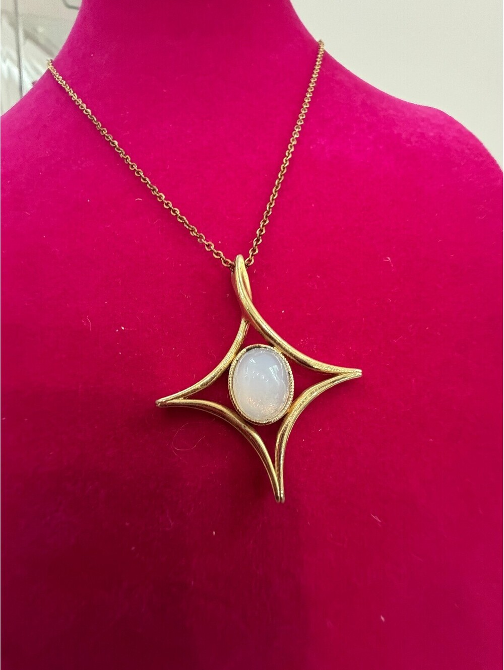 Vintage Sarah Coventry Gold Tone Pendant Necklace with Oval Cabochon